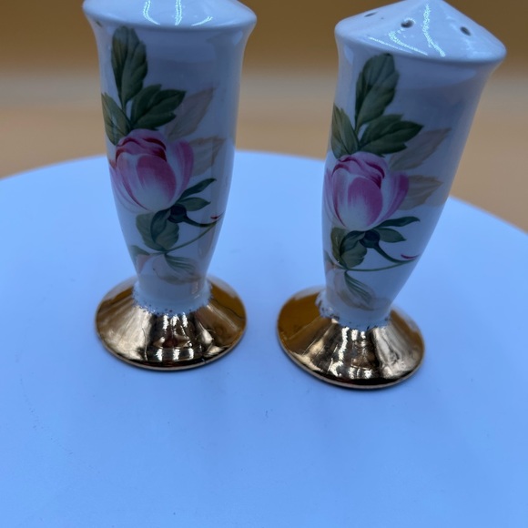 Vintage hand painted rose salt pepper shakers, Mother’s Day, cottage, pink - Picture 4 of 6